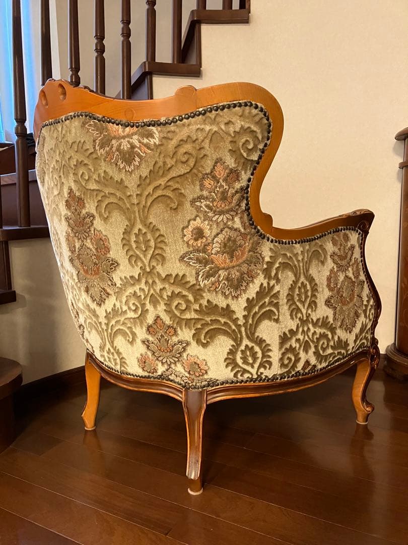【イタリア製】美しい彫刻の高級アンティークソファ 木製椅子 ベージュ ゴブラン