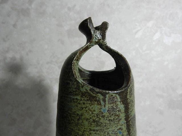 黒田光楽窯　「黒田光楽（耕三朗）」作　萬古焼花入（約高２６㌢、口４㌢、胴７㌢）