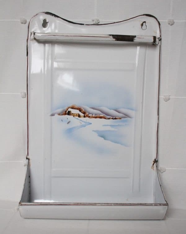 フランス アンティーク 古い琺瑯製のレードルラック ポストルッシュ 冬景色