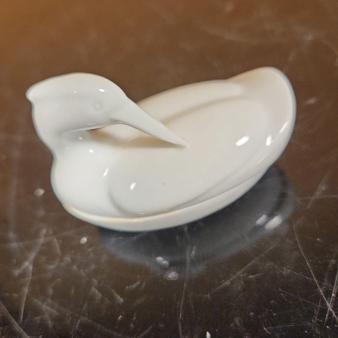 12代柿右衛門　太白鷺形彫香合　共箱