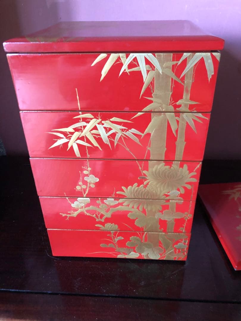 蔵にあった朱塗菊松竹梅文蒔絵重箱　五段重　二枚蓋