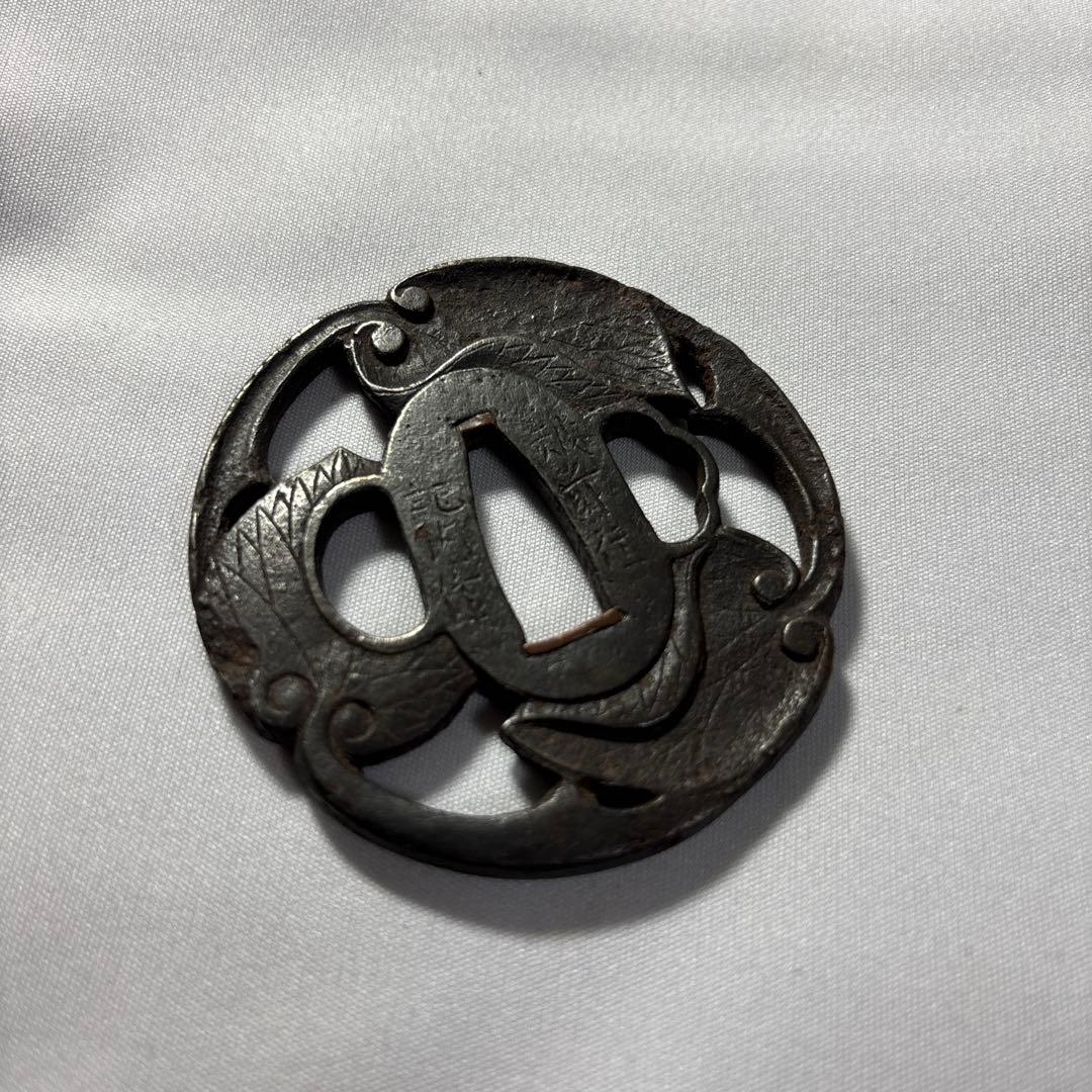 葉模様の鉄製鍔　越前住記内作　葵　葉　三つ葉葵