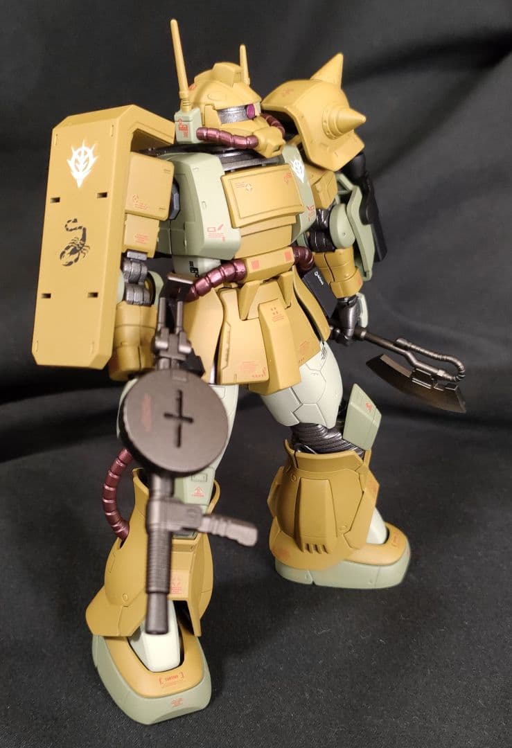 ガンプラ 塗装済完成品 ＨＧ ザク・デザートタイプ（ダブルアンテナ仕様）