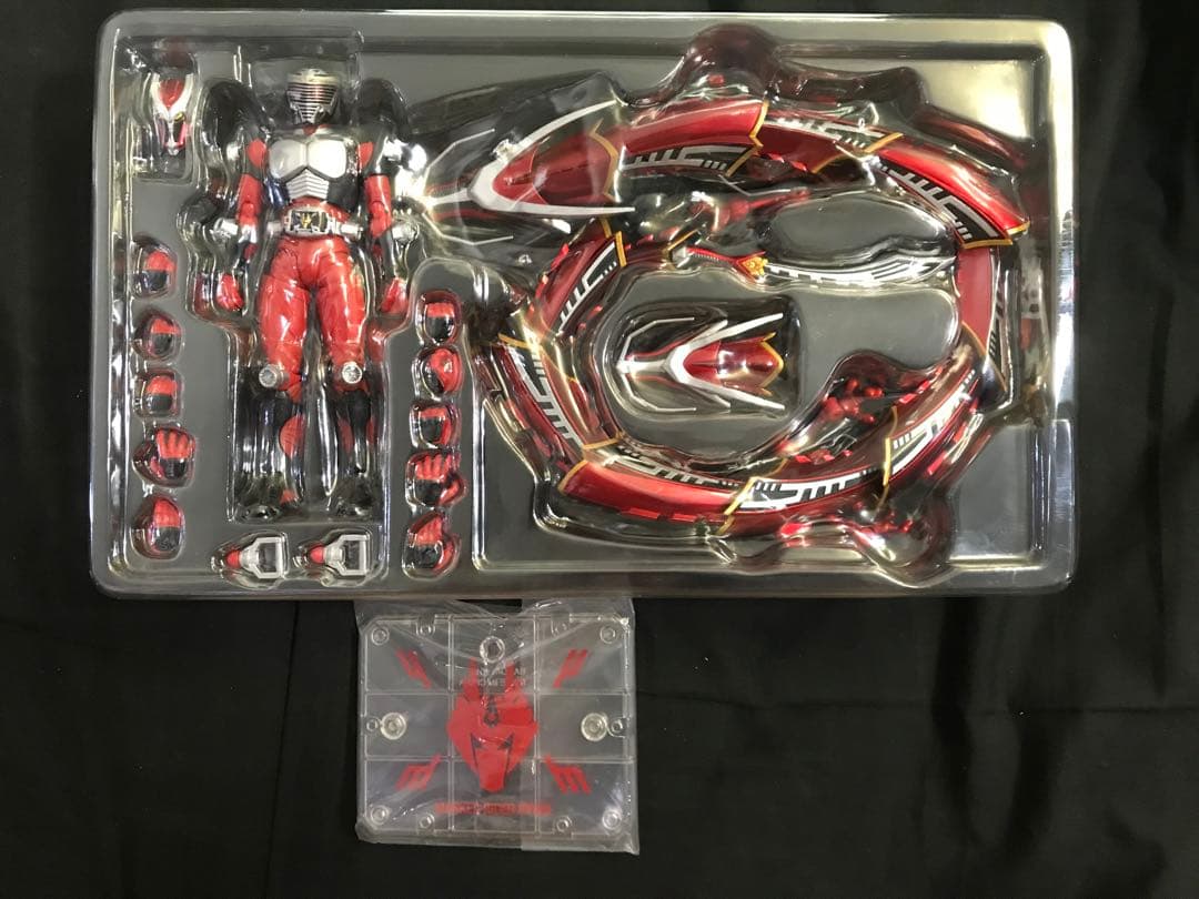 仮面ライダー龍騎　S.H.フィギュアーツ ドラグレッダー付き