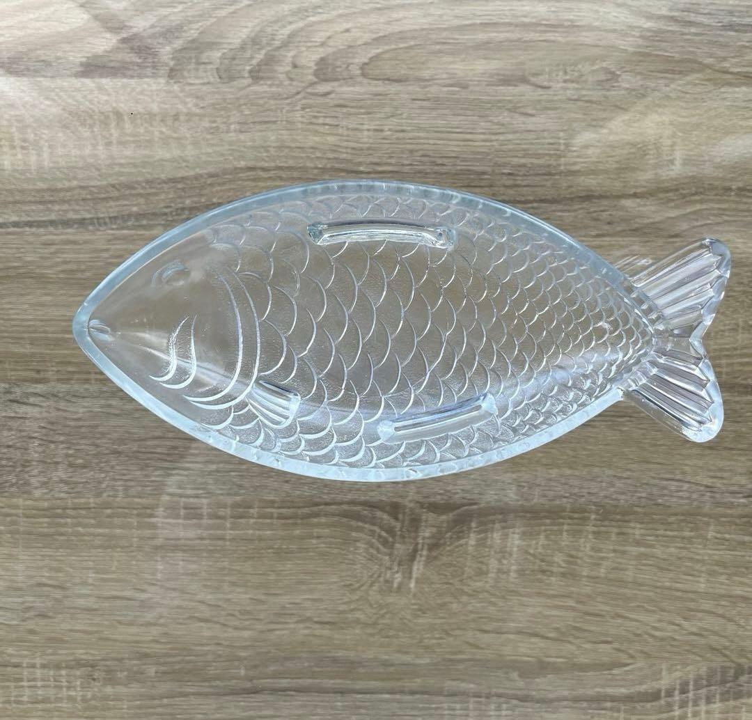 骨董　時代ガラス　希少　魚型　鯉　下駄脚付　プレスガラス　長皿　刺身皿　１客