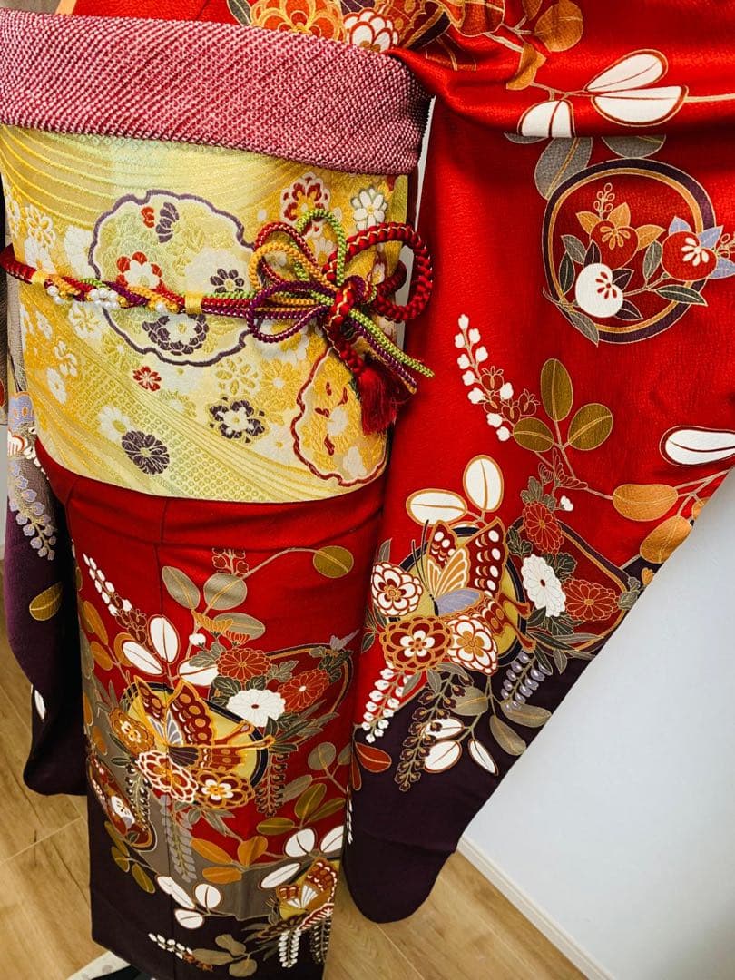 振袖フルセット豪華振袖　駒刺繍　舞蝶花丸文　金彩　正絹