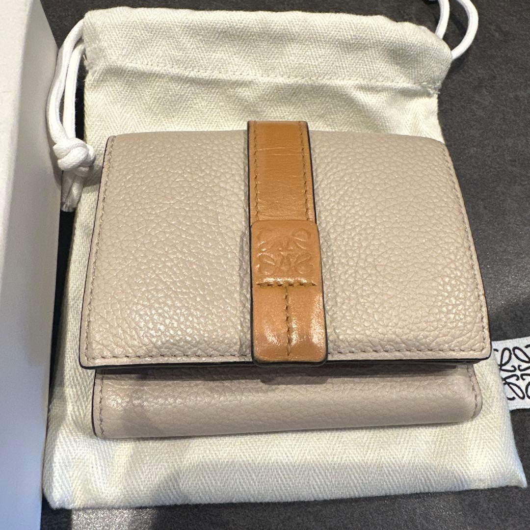 LOEWE ベージュ 三つ折り財布 保存袋付き