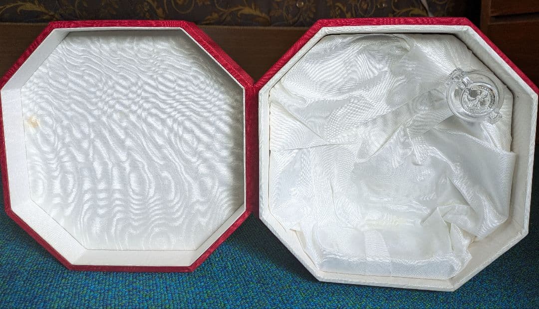 【お値下げ】レミーマルタン ルイ13世 バカラボトル　八角箱/替栓 /栞付き