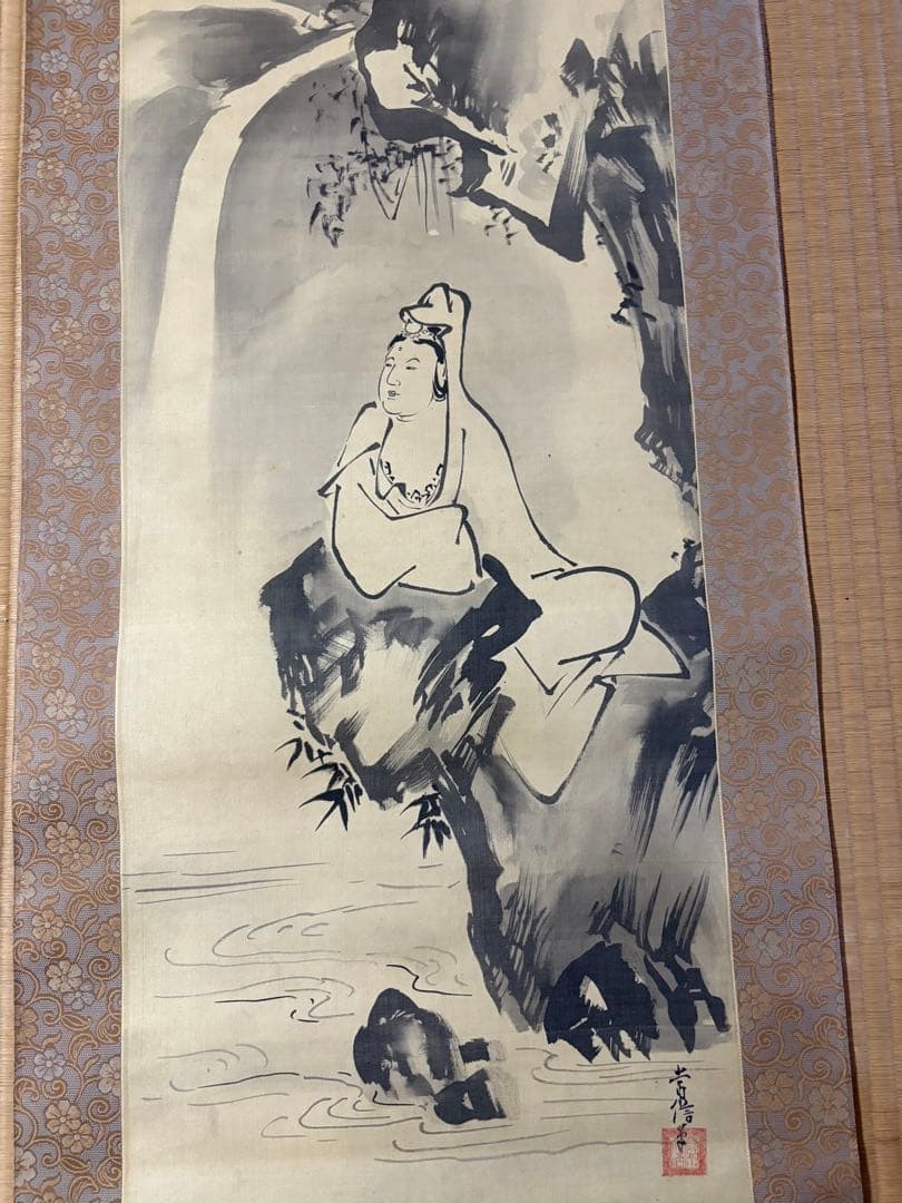 観音様　掛け軸