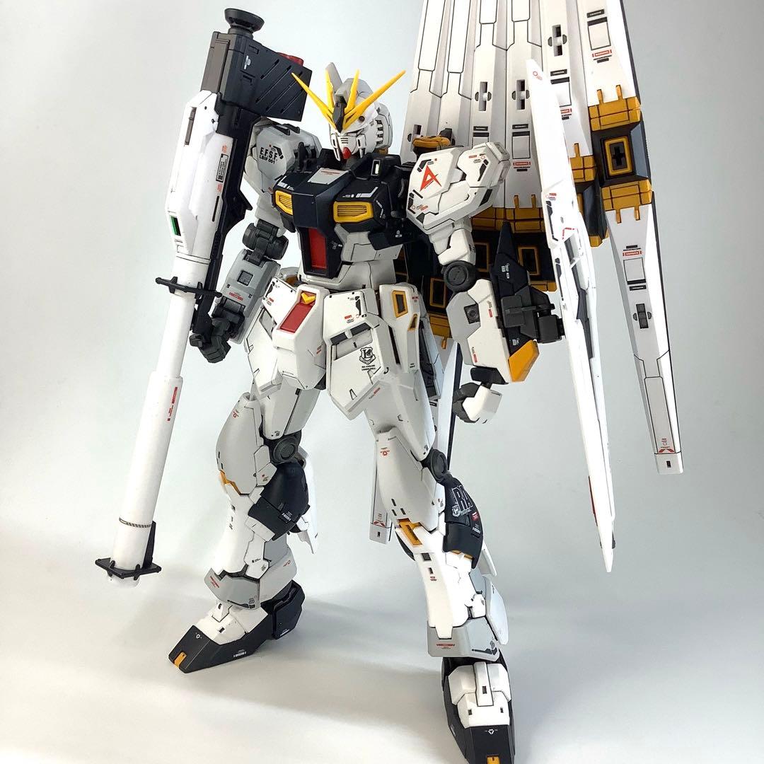 RG RX-93 νガンダム 塗装済完成品