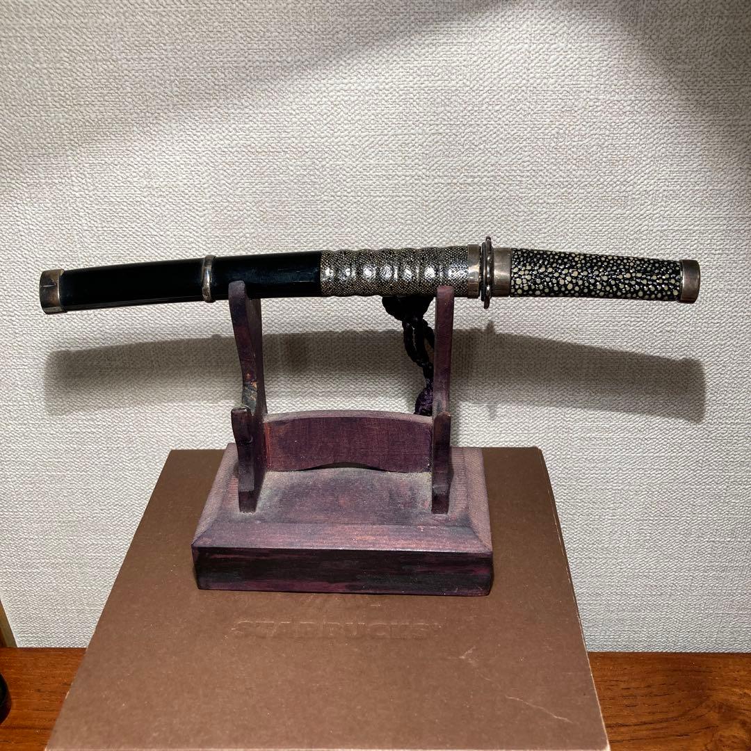 珍品骨董　本物鮫皮　ミニチュア刀剣　台座付き　ペーパーナイフ