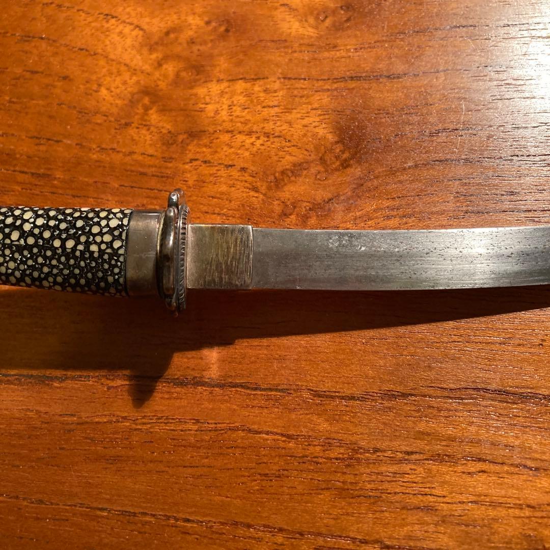 珍品骨董　本物鮫皮　ミニチュア刀剣　台座付き　ペーパーナイフ