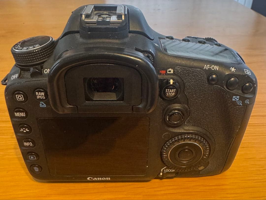 Canon EOS 7D デジタル一眼レフカメラ　ボディのみ