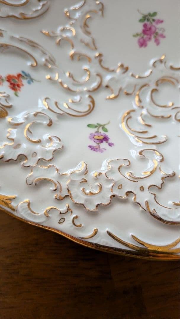 Meissen 27.5cm飾り皿　スクラッチなし一級品　 散らし小花 金彩