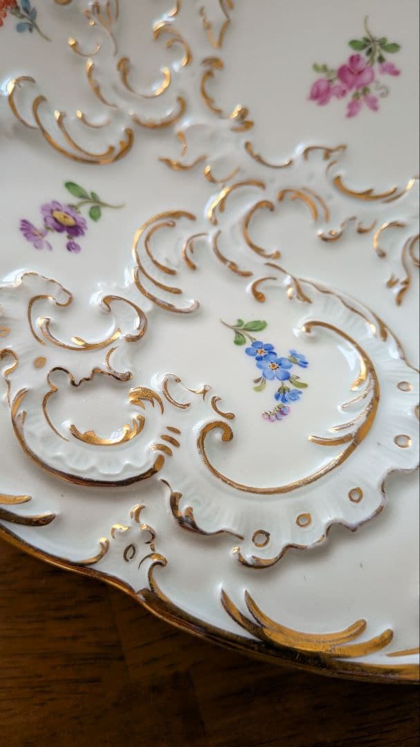 Meissen 27.5cm飾り皿　スクラッチなし一級品　 散らし小花 金彩