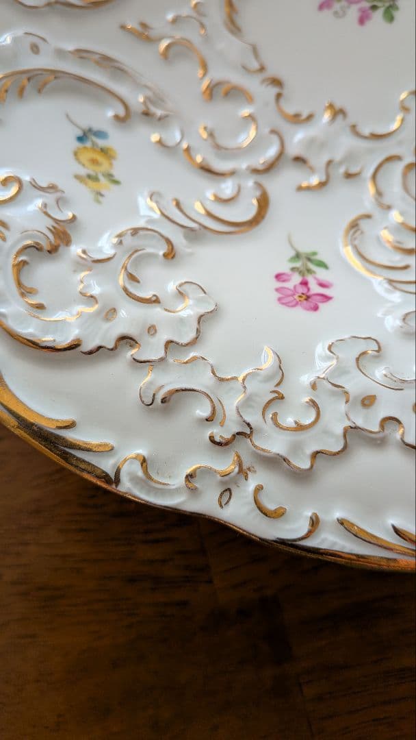 Meissen 27.5cm飾り皿　スクラッチなし一級品　 散らし小花 金彩