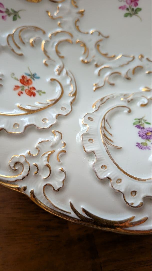 Meissen 27.5cm飾り皿　スクラッチなし一級品　 散らし小花 金彩