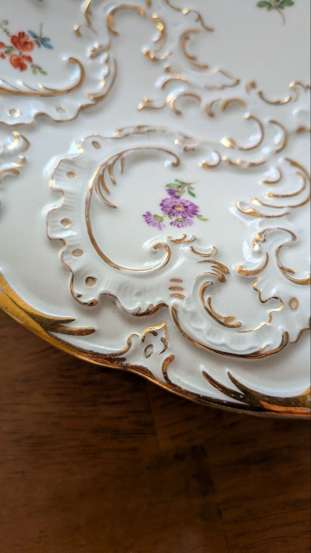 Meissen 27.5cm飾り皿　スクラッチなし一級品　 散らし小花 金彩