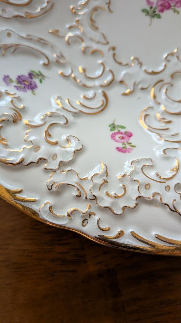 Meissen 27.5cm飾り皿　スクラッチなし一級品　 散らし小花 金彩