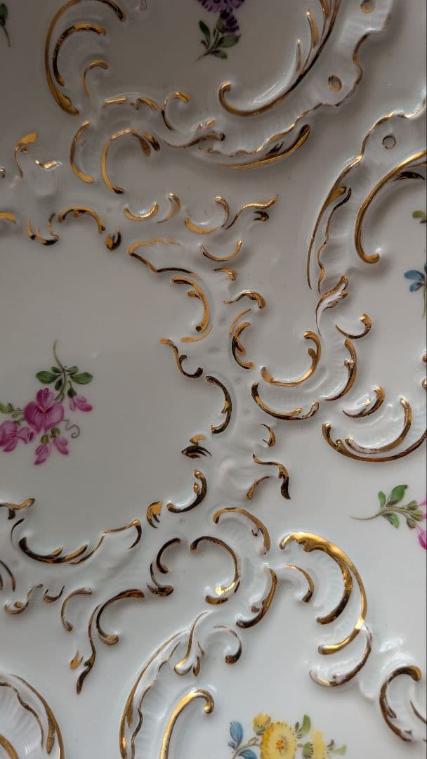 Meissen 27.5cm飾り皿　スクラッチなし一級品　 散らし小花 金彩
