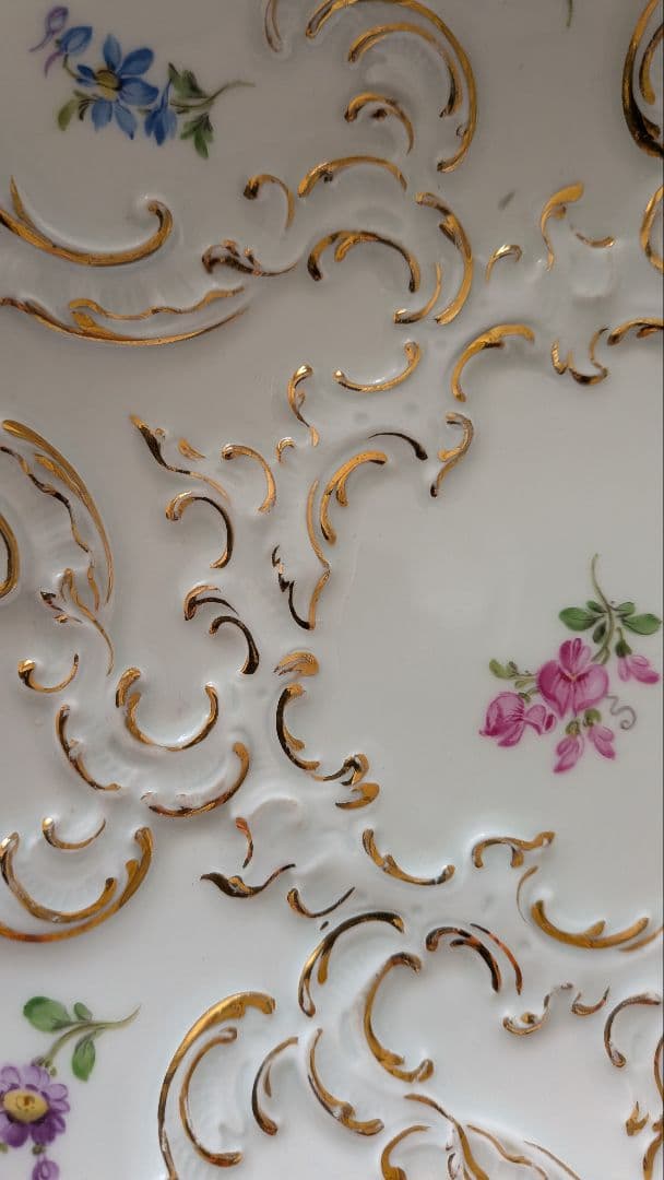 Meissen 27.5cm飾り皿　スクラッチなし一級品　 散らし小花 金彩
