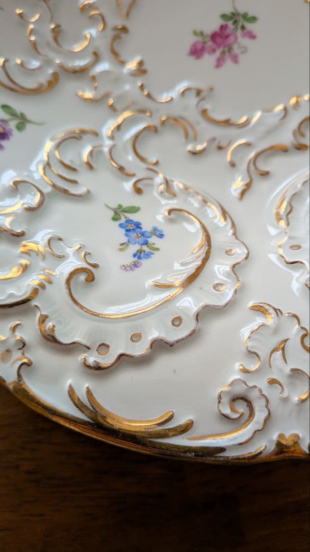 Meissen 27.5cm飾り皿　スクラッチなし一級品　 散らし小花 金彩