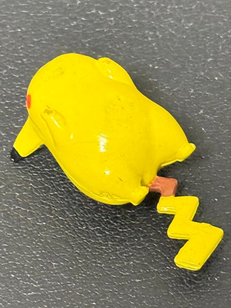 ピカチュウ フィギュア