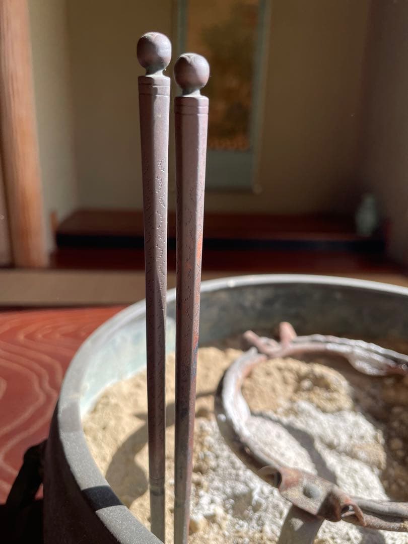 骨董品　希少 鉄製 火鉢 彫刻模様