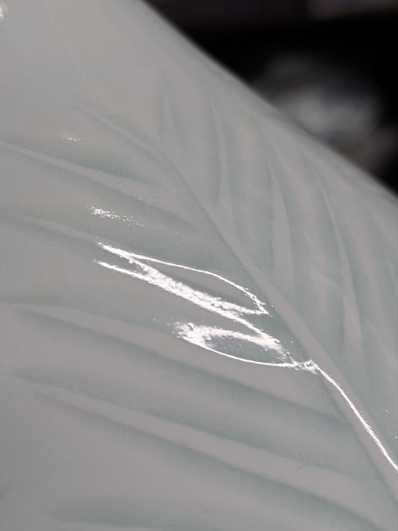 特大花瓶　陶芸日展作家　藤井朱明　白磁彫花瓶　木の葉文様　朱印木箱入　高47cm