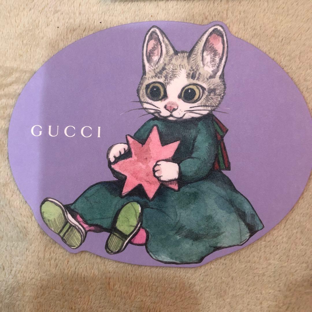 ヒグチユウコ&GUCCI ノベルティカード3枚とステッカー、キーホルダー各1枚。
