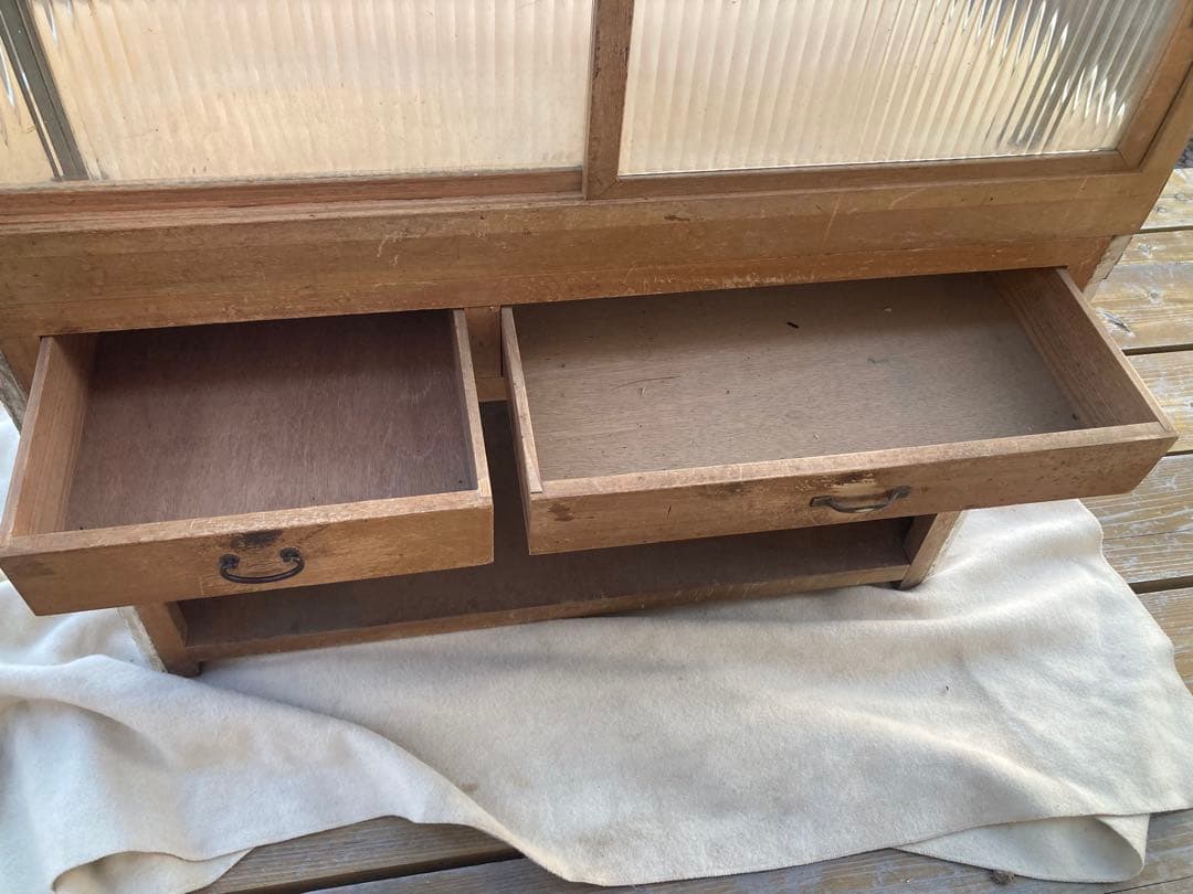 昭和レトロ　たばこ屋ガラスショーケース　タイル貼り、背面ガラス引戸　中棚1段