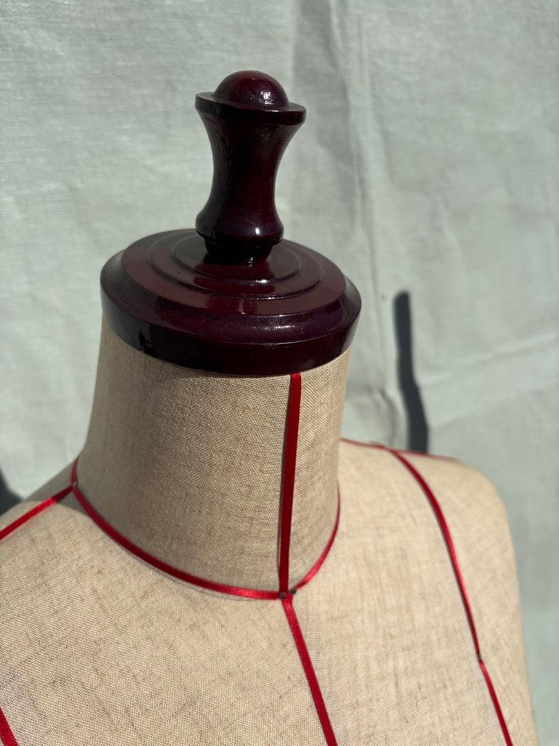 ボディーライン入り　トルソー　マネキン　洋装ソーイング布製スタンド付き針打てます