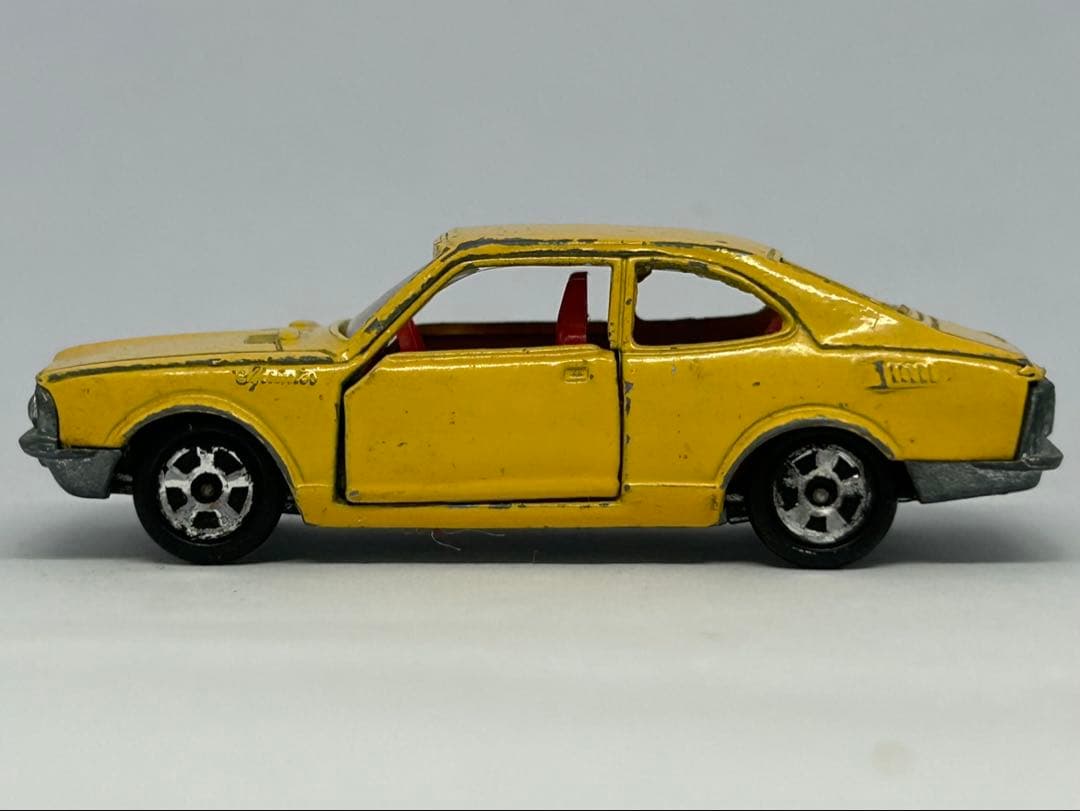 トミカ No.11 トヨタ スプリンター 1200 SL 黄 香港製 黒箱