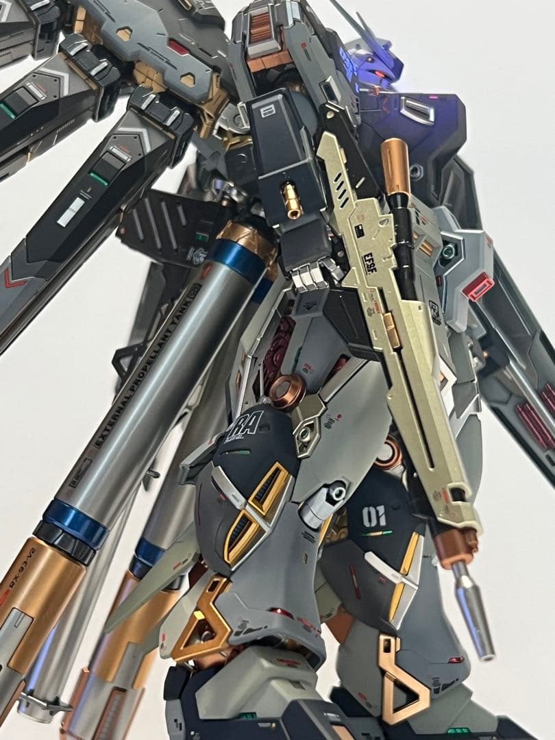ガンプラ RG 1/144 Hi-νガンダム 塗装完成品