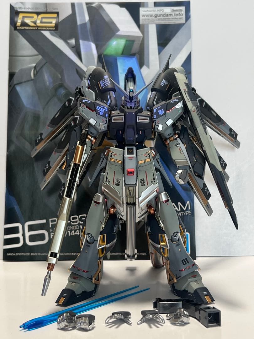 ガンプラ RG 1/144 Hi-νガンダム 塗装完成品