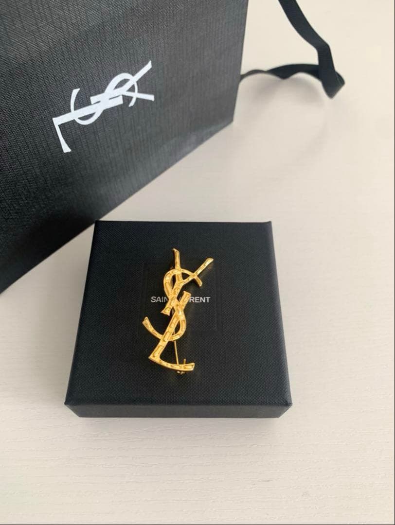 【✨最終価格✨】YVES SAINT LAURENT ゴールドブローチ