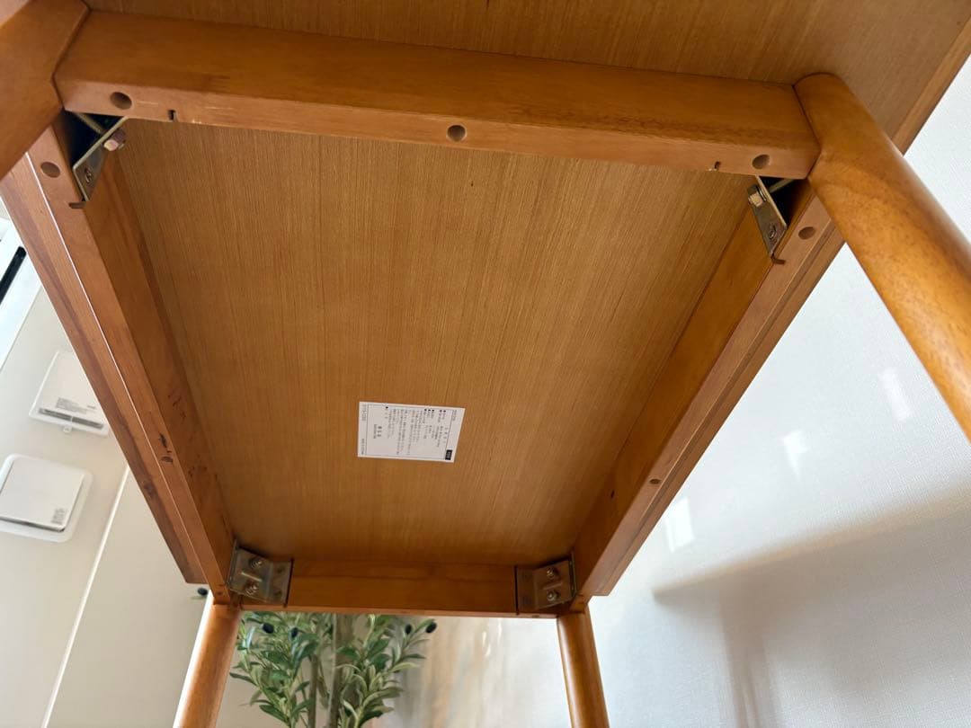 アカシア材のモザイク柄ダイニングテーブル