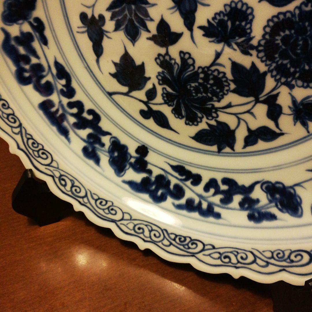 大皿　青い染付が特徴的な陶器の皿