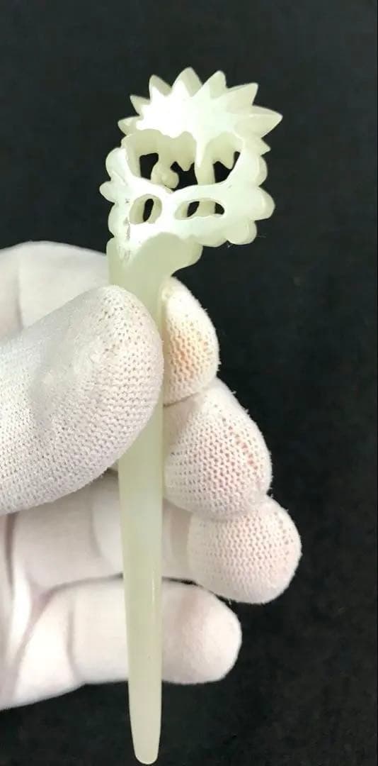 玉飾り物　 4点セット　鏤空彫刻 時代物 細密雕刻 極細工 根付 賞物　美術品