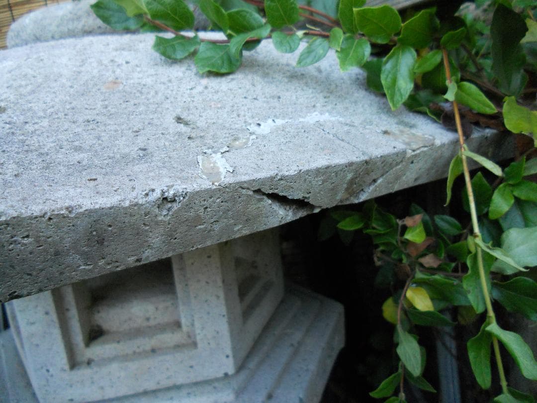 石灯籠 超希少 珍品 獅子 虎 燈篭 です。