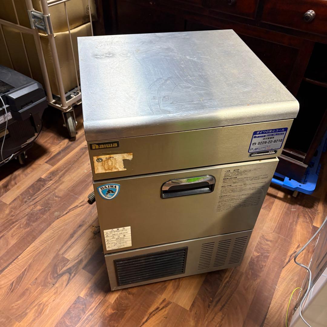 送料設置込み　ダイワ 製氷機 全自動製氷機 35kg DRI-35LMT1