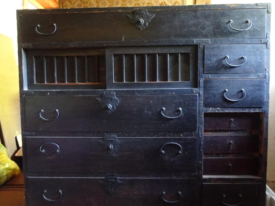 ★最終値　黒箪笥　チェスト　古民家蔵出　骨董　アンティーク　レトロ　古い　古民具