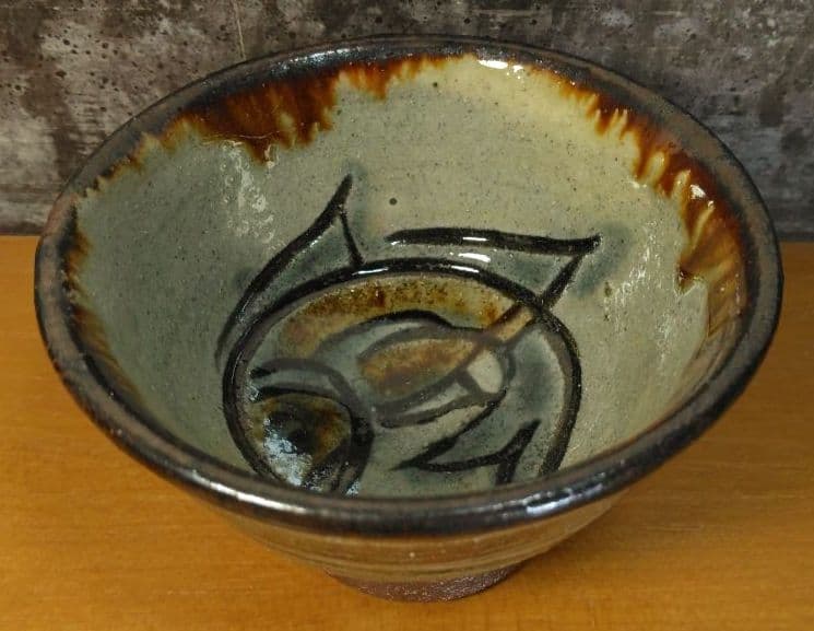 人間国宝 金城次郎 魚紋ぐい呑 栞 共箱 美品 やちむん 壺屋焼 壷屋焼