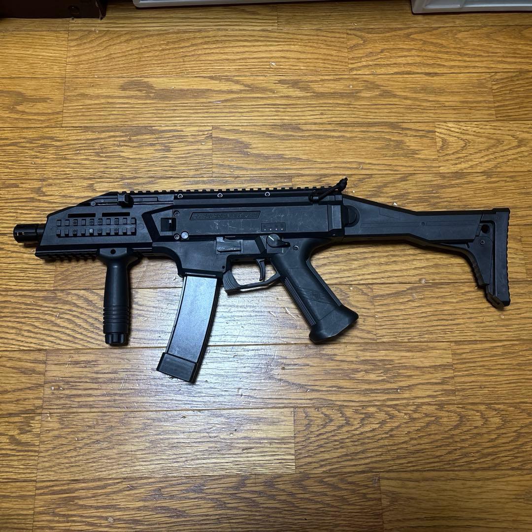 サブマシンガン 電動ガン スコーピオンEVO3マガジン3本付き