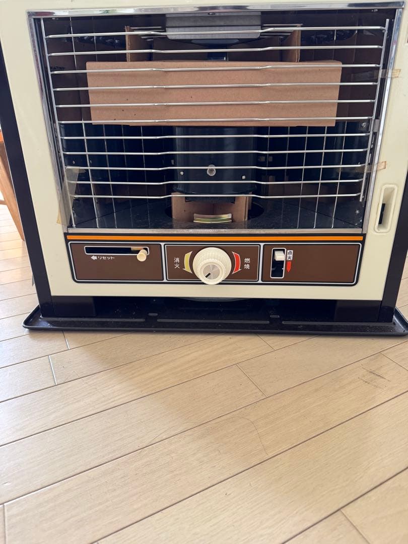 コロナ石油ストーブ 手動ダイヤル式 ホワイト・ブラウン