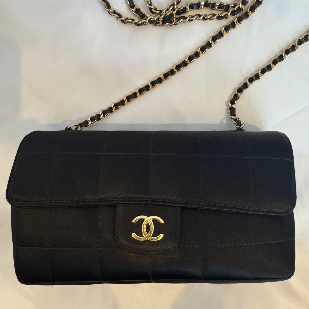 CHANEL ブラック チョコバーショルダーバッグ サテン