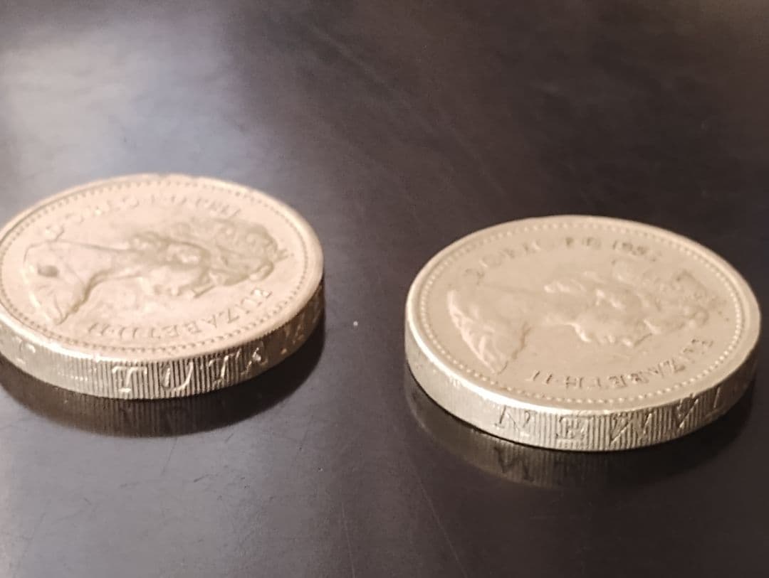 11983年 イギリス 1ポンド 硬貨　通常＆エラー　セット　エリザベスⅡ