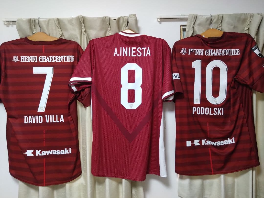 ヴィッセル神戸　ユニフォーム　ビジャ　イニエスタ　ポドルスキ