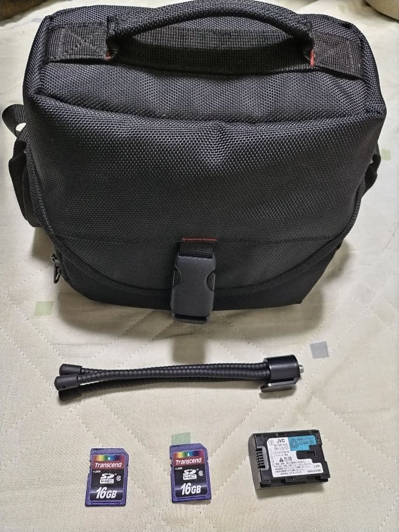 JVC Everio エブリオ GZ-HM33-S ハイビジョン ビデオカメラ