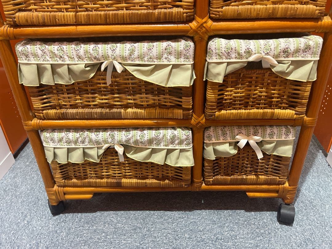 【新品】ラタン　４段ラック　ランドリー　キャスター付　籐家具　レトロ家具